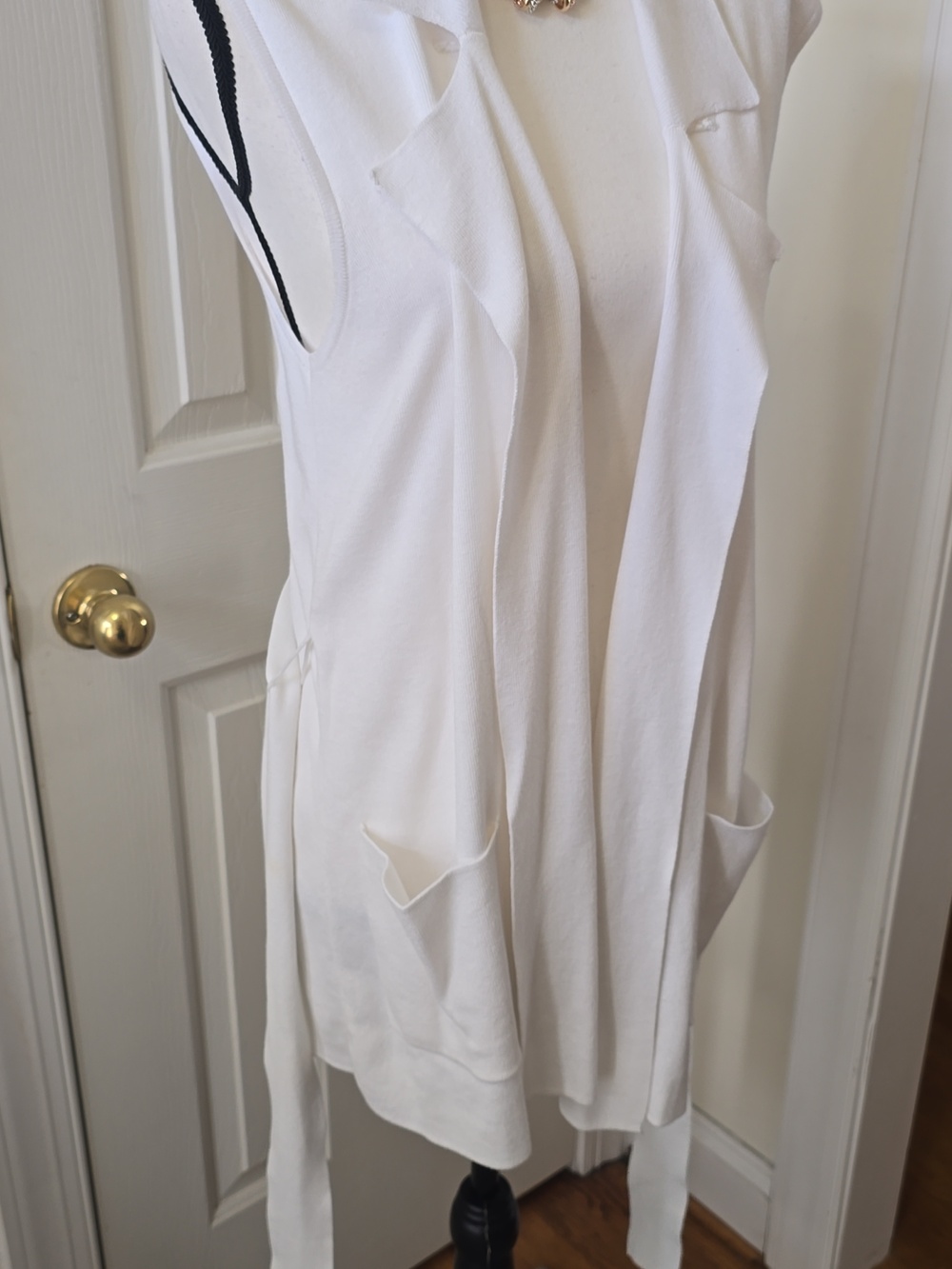 LIZ CLAIBORNE BRAND WOMEN'S WHITE SLEEVELESS WRAP SWEATER SIZE LARGE